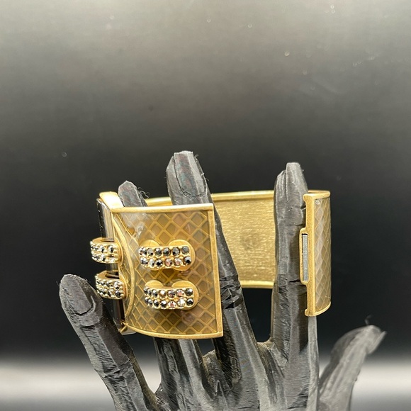 Lia Sophia "Ransom" Retired hinged cuff bracelet,from the Red Carpet Collection. - Picture 5 of 7